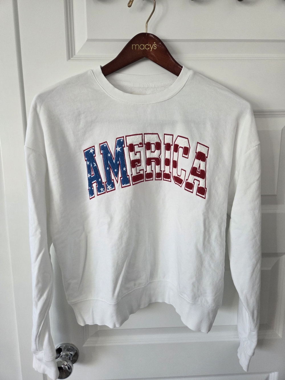 Thread & Supply White Crewneck Womens Crewneck Sweatshirt 'AMERICA' Size Medium